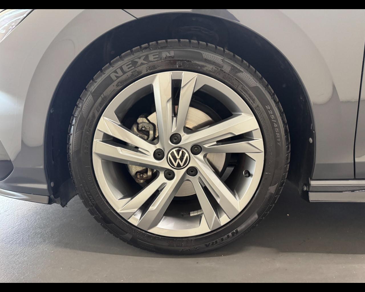 VOLKSWAGEN GOLF TSI EVO R-LINE