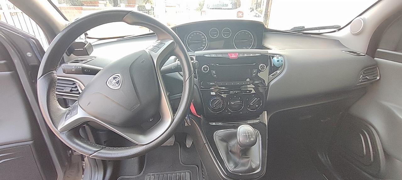 Lancia Ypsilon 0.9 TwinAir 85 CV 5 porte S&S DFN Gold