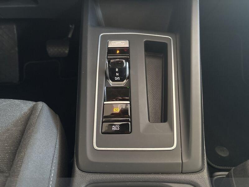 Volkswagen Golf VIII 2020 2.0 tdi Life 115cv dsg