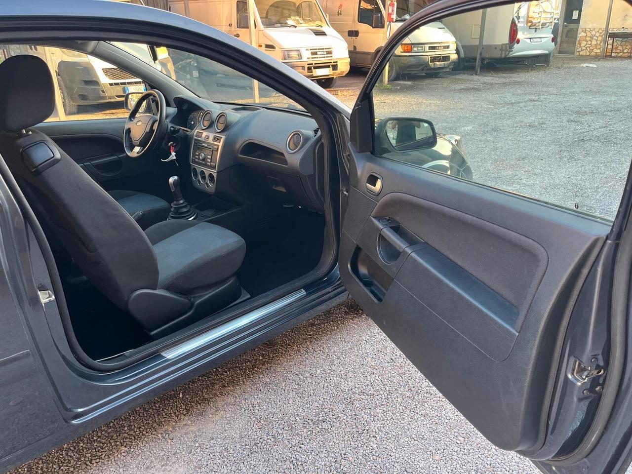 Ford Fiesta 1.4 TDCi 68Cv Titanium UNIPRO