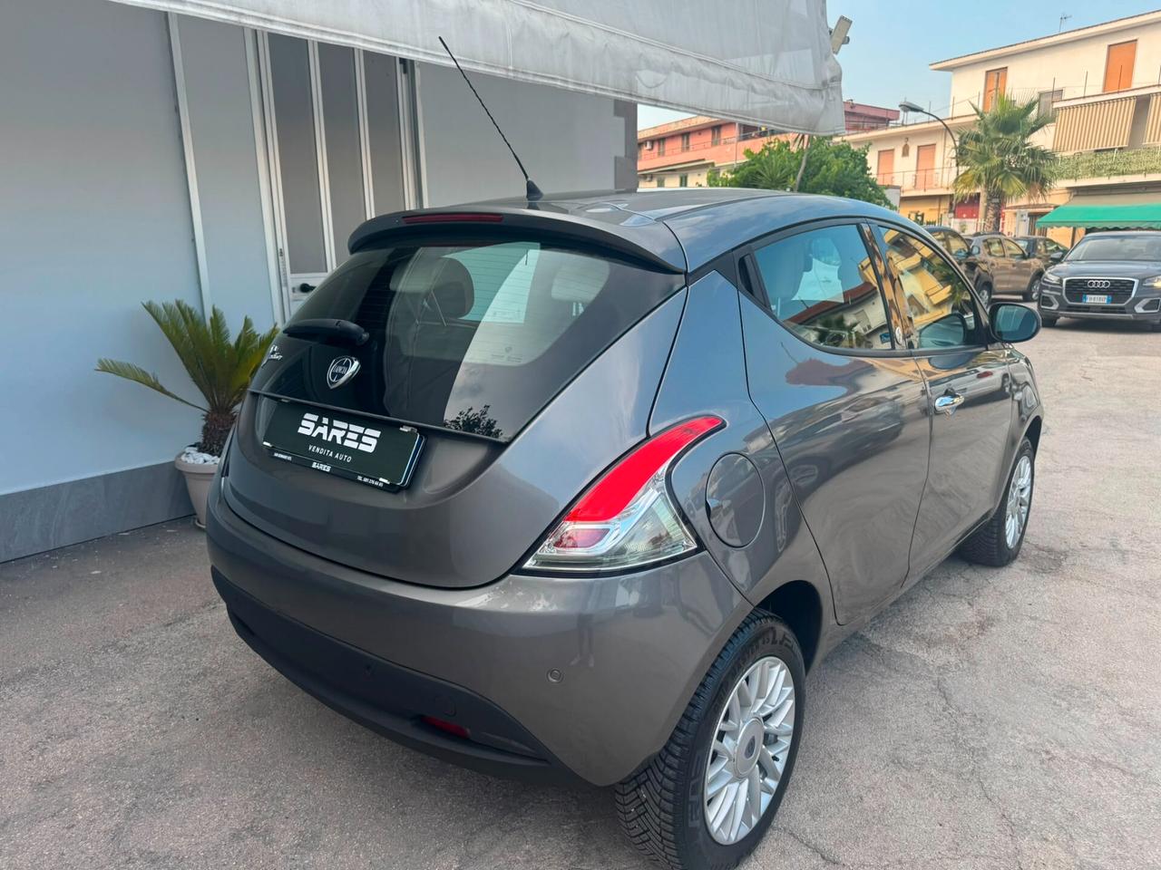 Lancia Ypsilon 0.9 TwinAir 85 CV 5 porte Metano Ecochic Elefantino