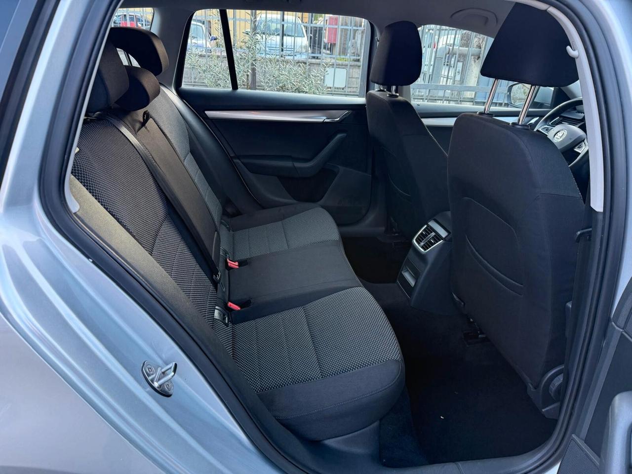 SKODA OCTAVIA 1.6 TDI DSG Wagon EXECUTIVE