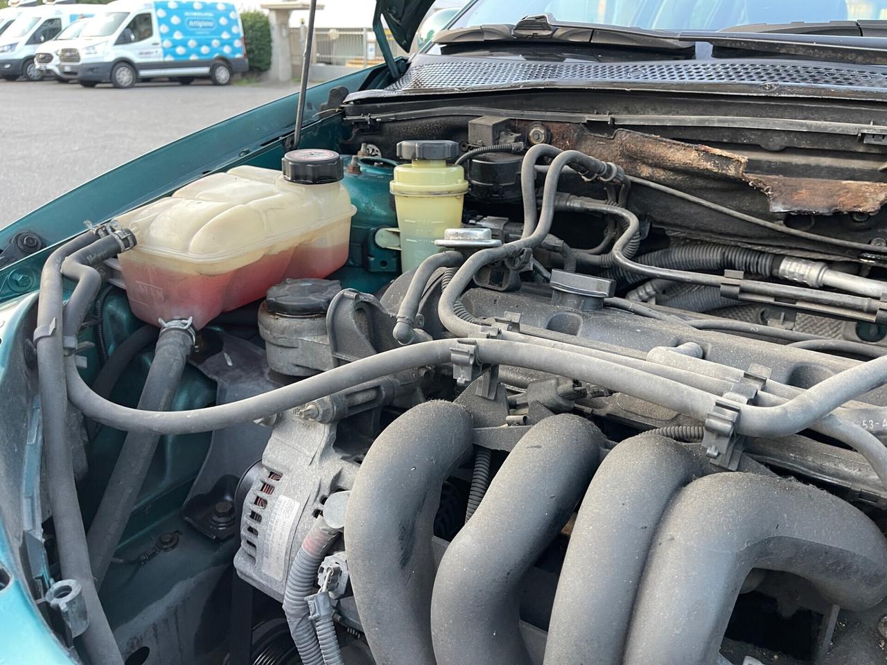 Ford Focus 1.6i benzina uni prop