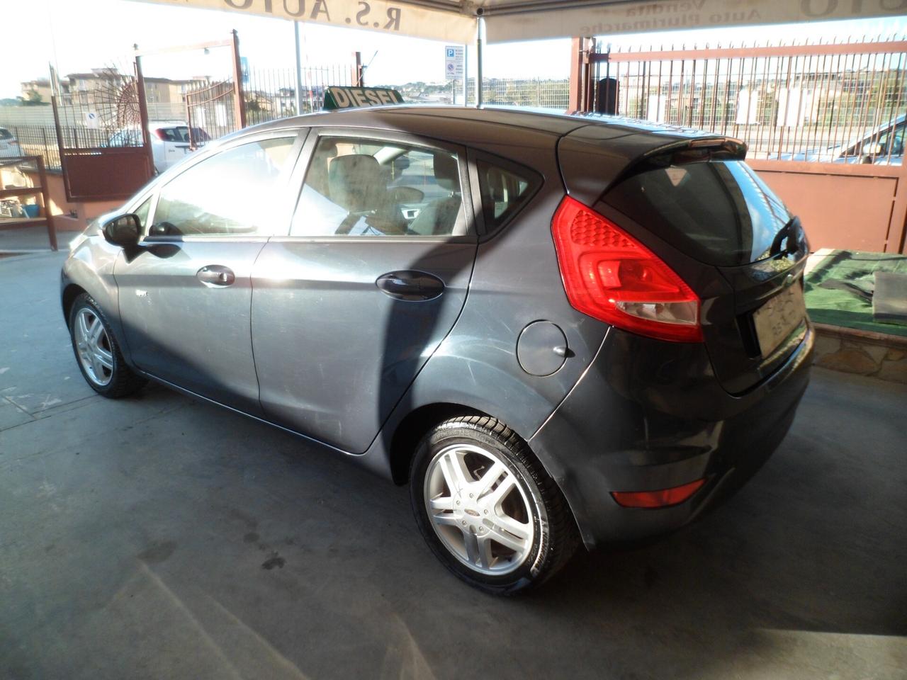 Ford Fiesta 1.4 TDCi 70CV 5 porte full 12