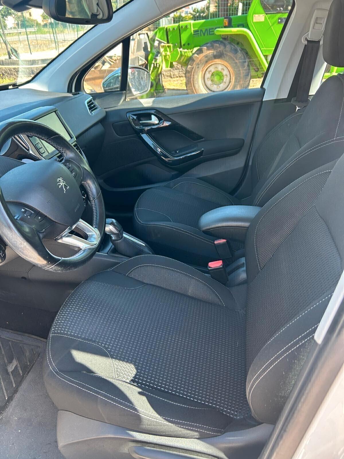 Peugeot 208 PureTech 82 5 porte Allure ok neo patentati