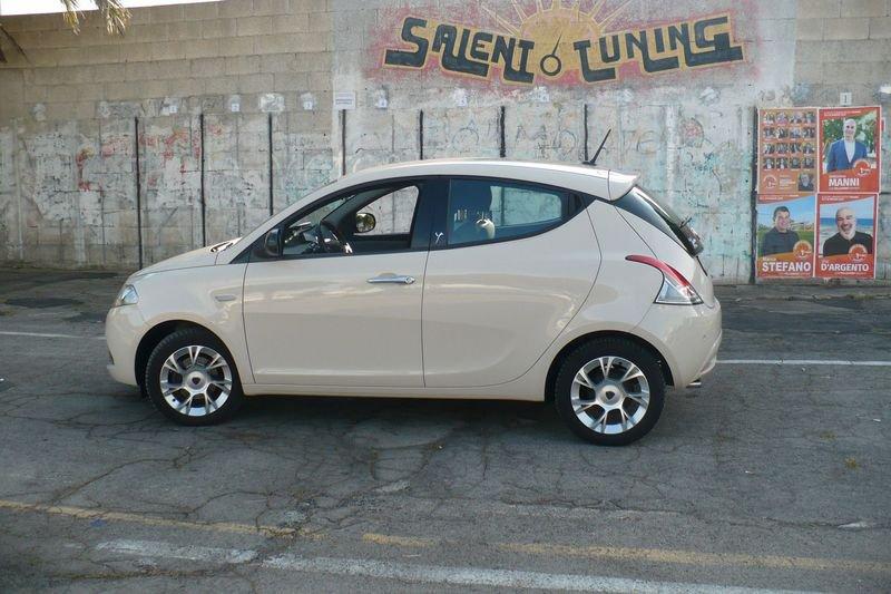 Lancia Ypsilon 1.2 69 CV 5 porte Silver