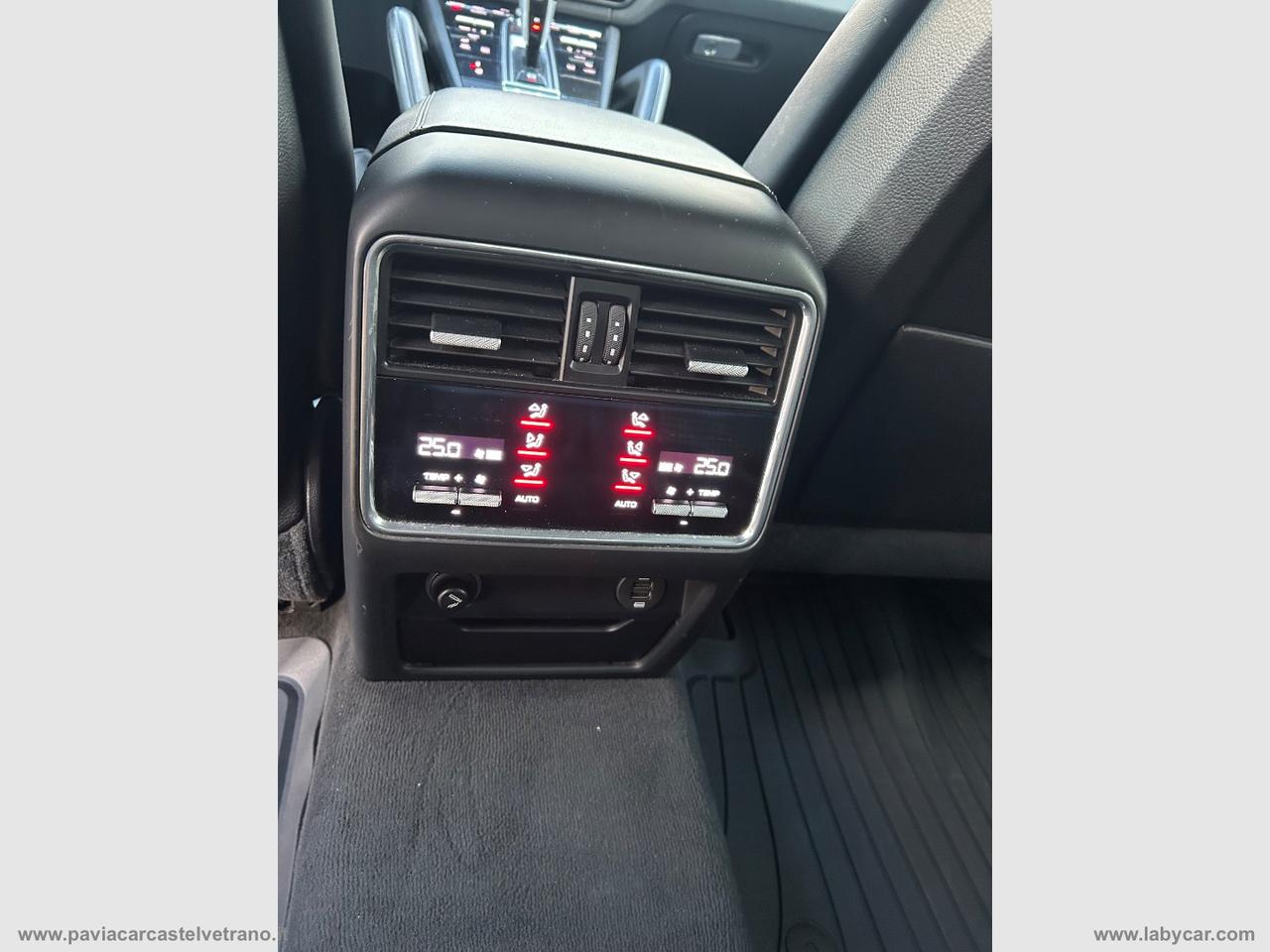 PORSCHE Cayenne 3.0 V6