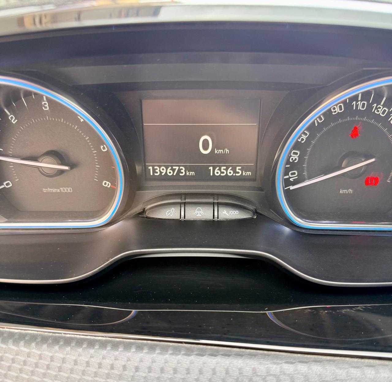 Peugeot 2008 BlueHDi 100 Allure