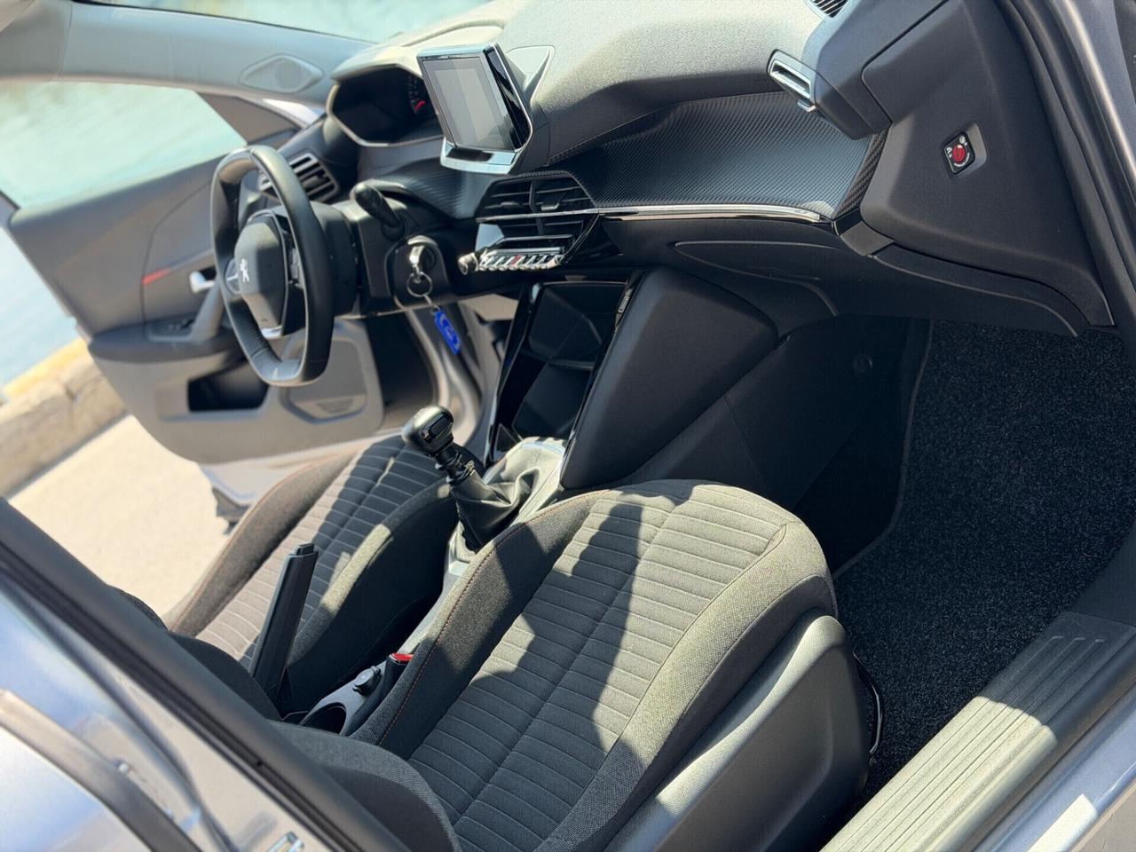 Peugeot 2008 BlueHDi 1.6 HDI 110 cv 2022 garanzia 12 mesi
