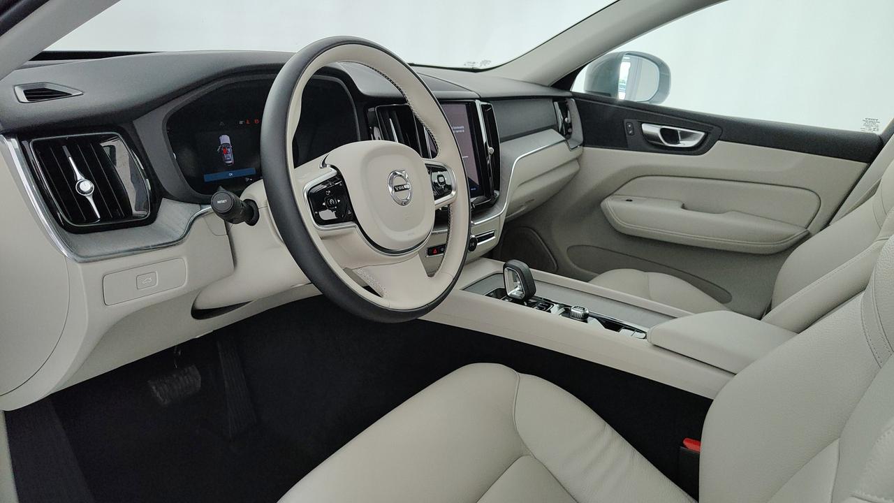 VOLVO XC60 2.0 b4 Momentum auto