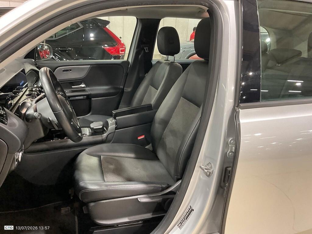 MERCEDES-BENZ GLB 180D 115CV AUTOMATIC BUSINESS SOLUTION ( FARI LED - TETTO APRIBILE - CRUISE - NAVI PREMIUM - PARK ASSIST )