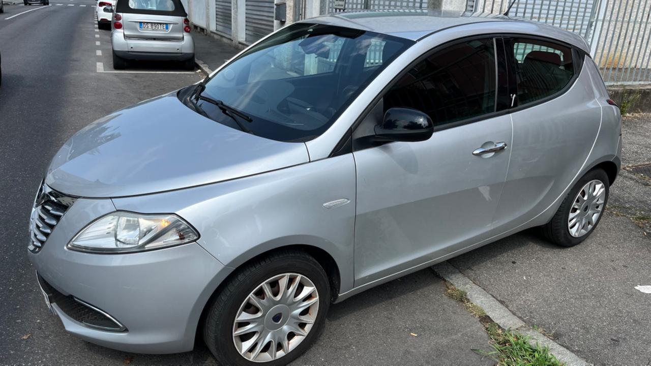 Lancia Ypsilon 1.2 69 CV Unyca