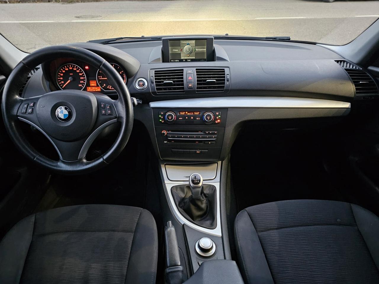 Bmw 118d 143cv Futura DPF*Navi*Bi-Xeno*Pdc*5 Porte