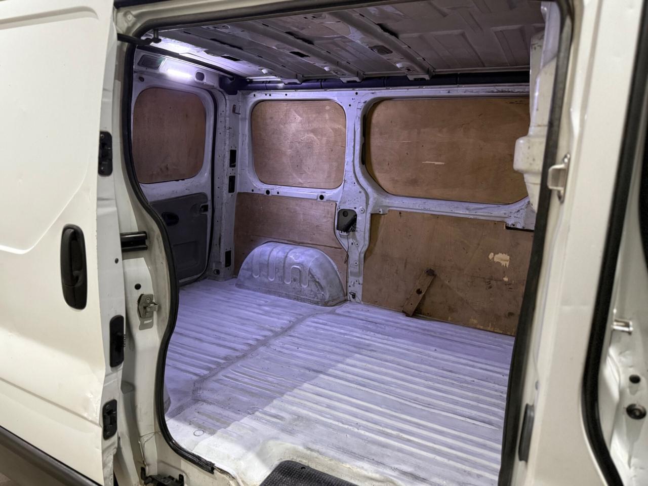 Opel Vivaro 1.9 CDTI 100CV/KW73 Gancio traino