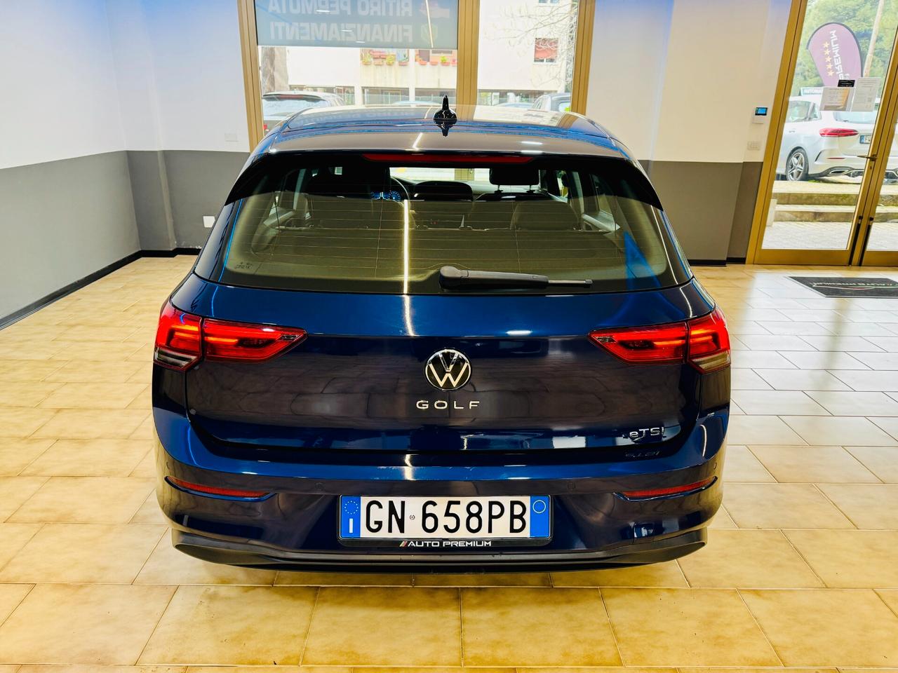 Volkswagen Golf VIII 1.0 eTSI EVO DSG Virtual - Automatica