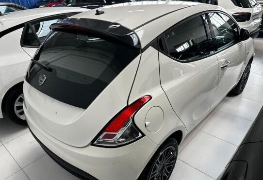 Lancia Ypsilon 1.0 FireFly 5 porte S&S Hybrid Oro Neopatentati