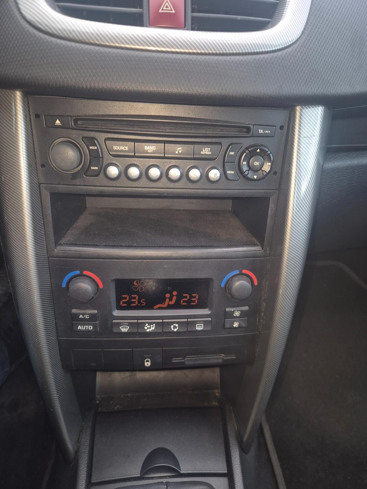 Peugeot 207 1.4 8V 75CV 5p. ONE Line