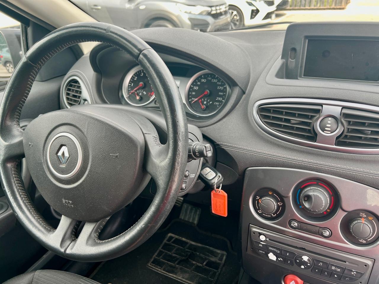 Renault Clio 1.2 16V TCE 100 SporTour 20th