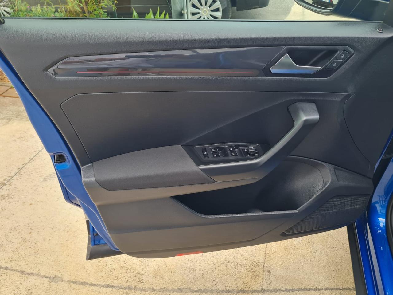 Volkswagen T-Roc 1.5 TSI 150 CV DSG Sport BMT – 2019 – €17.900