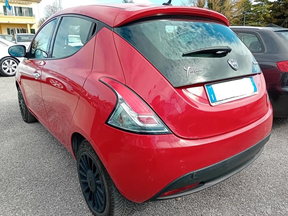 Lancia Ypsilon 1.0 FireFly 5 porte S&S Hybrid Ecochic Silver