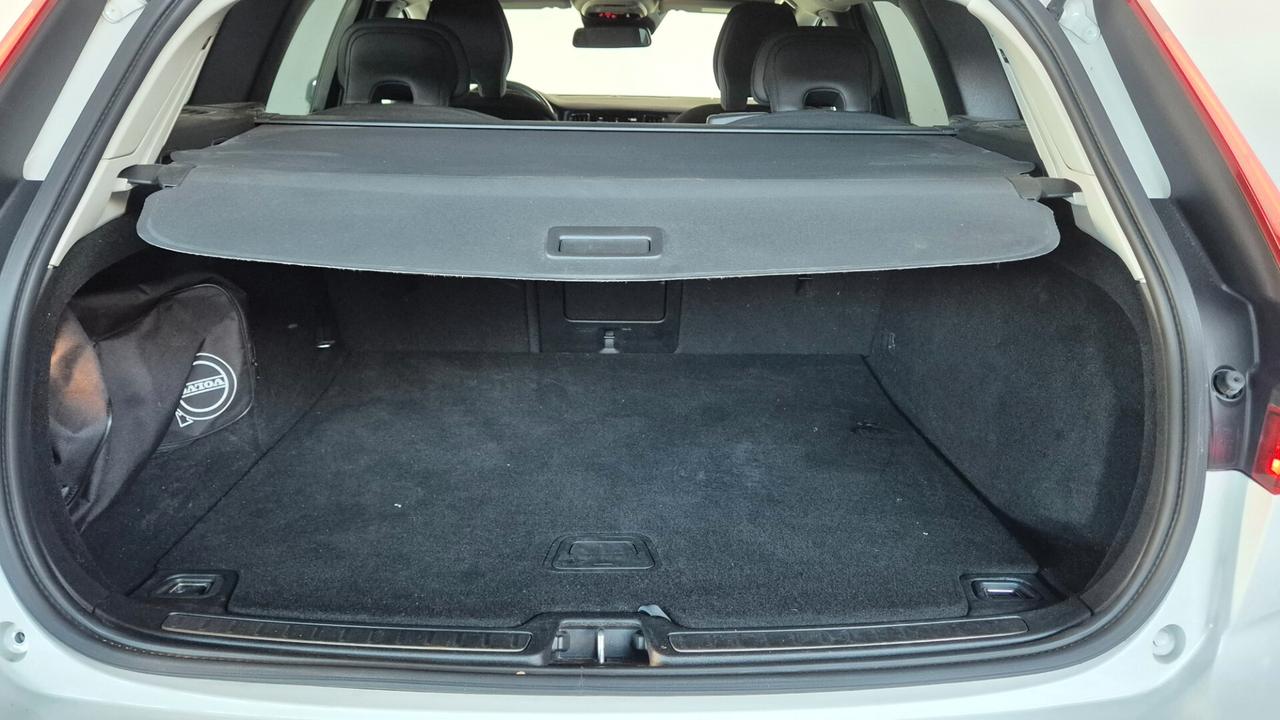 Volvo V60 B4 (d) Geartronic Momentum Business