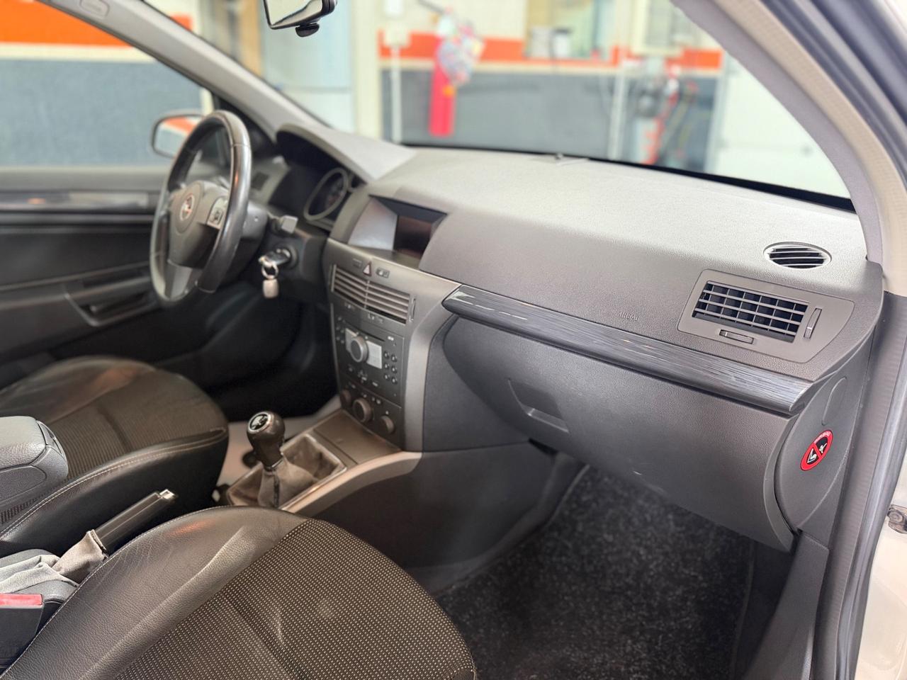 Opel Astra 1.6 16V Twinport 5 porte Cosmo GANCIO TRAINO