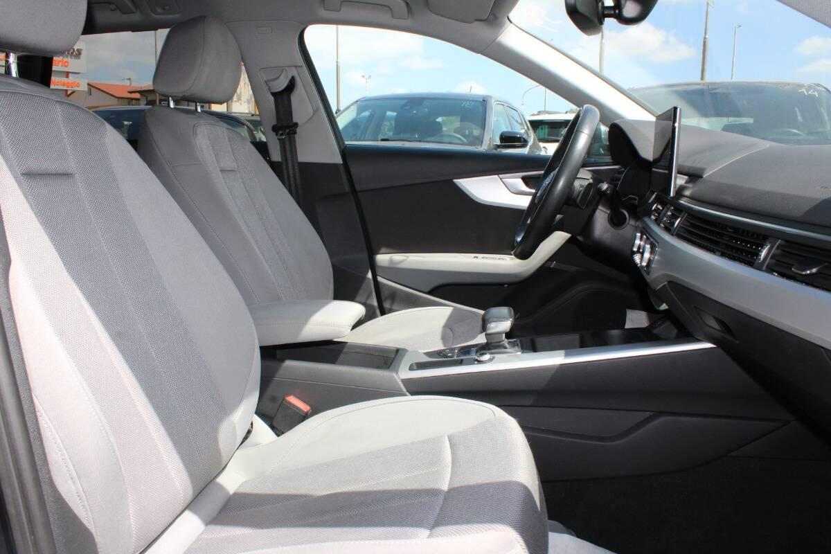 Audi A4 Avant 30 2.0 tdi mhev Business Advanced 136cv s-tronic