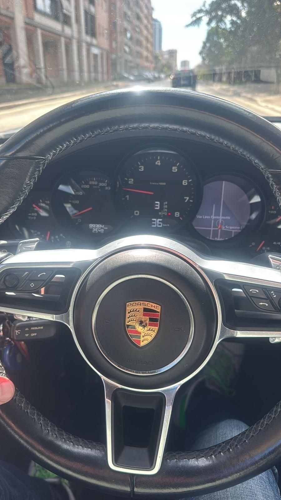 Porsche 911 3.0 Carrera 4 Cabriolet