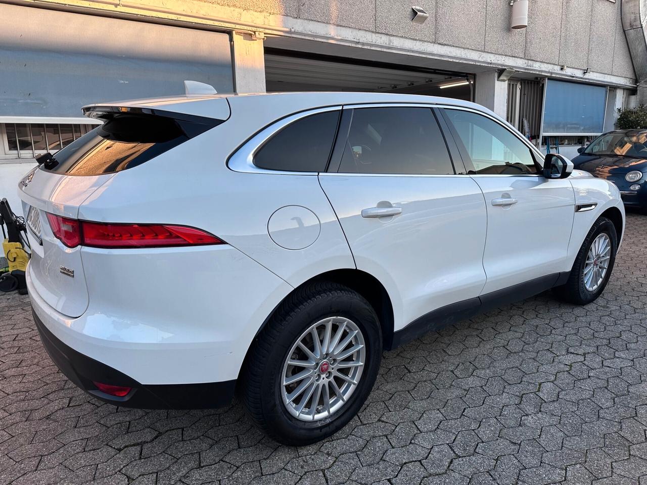 Jaguar F-Pace 2.0 D 180 CV AWD Pure