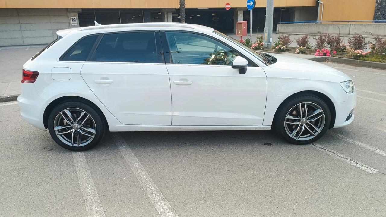 Audi A3 1.6 TDI clean diesel S tronic Ambition