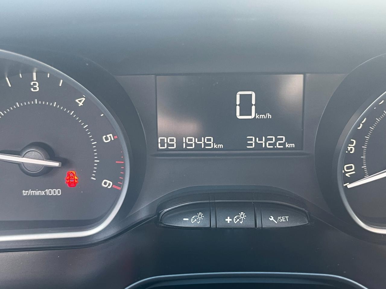 Peugeot 208 BlueHDi 100 S&S 5 porte Allure