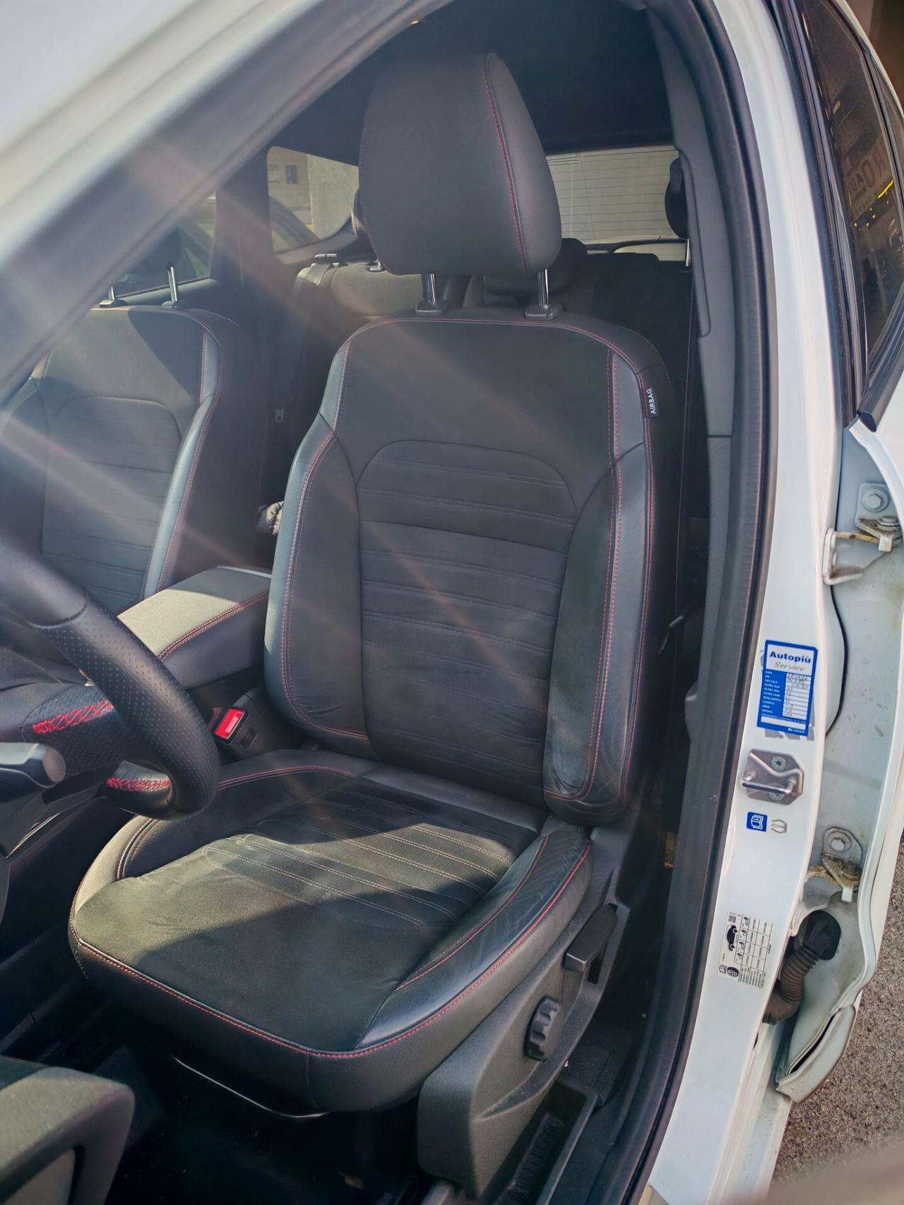 Ford Kuga 1.5 TDCI 120 CV S&S 2WD ST-Line