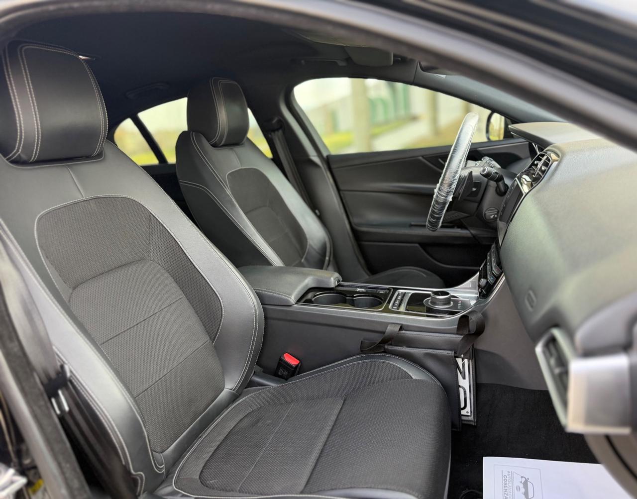 Jaguar XE 2.0 D Turbo 180 CV AWD aut. R-Sport