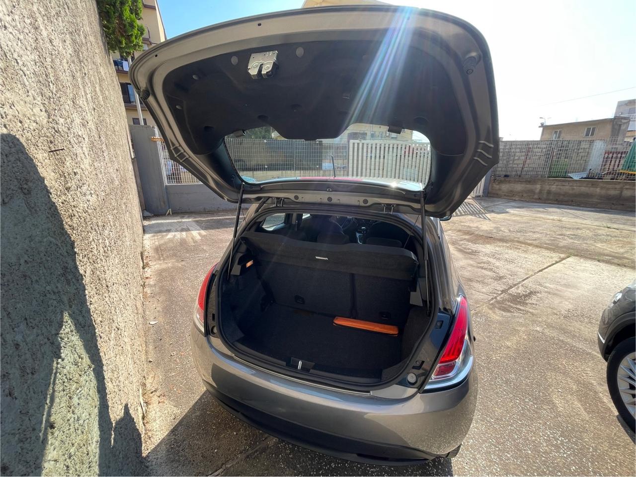 Lancia Ypsilon 1.0 FireFly 5 porte S&S Hybrid Silver Plus