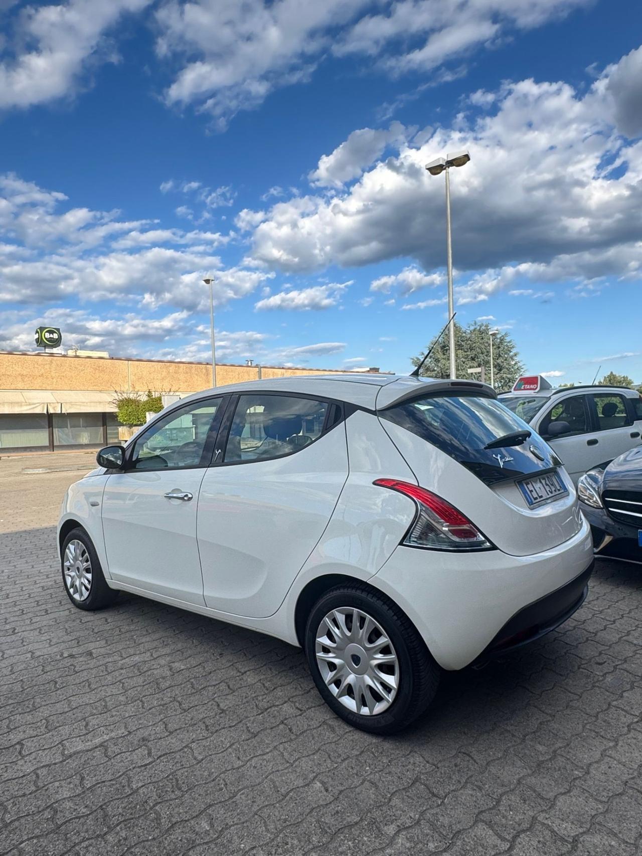Lancia Ypsilon 1.2 69 CV 5 porte S&S Platinum