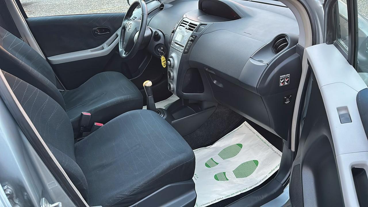 Toyota Yaris 1.0 benzina 5 porte
