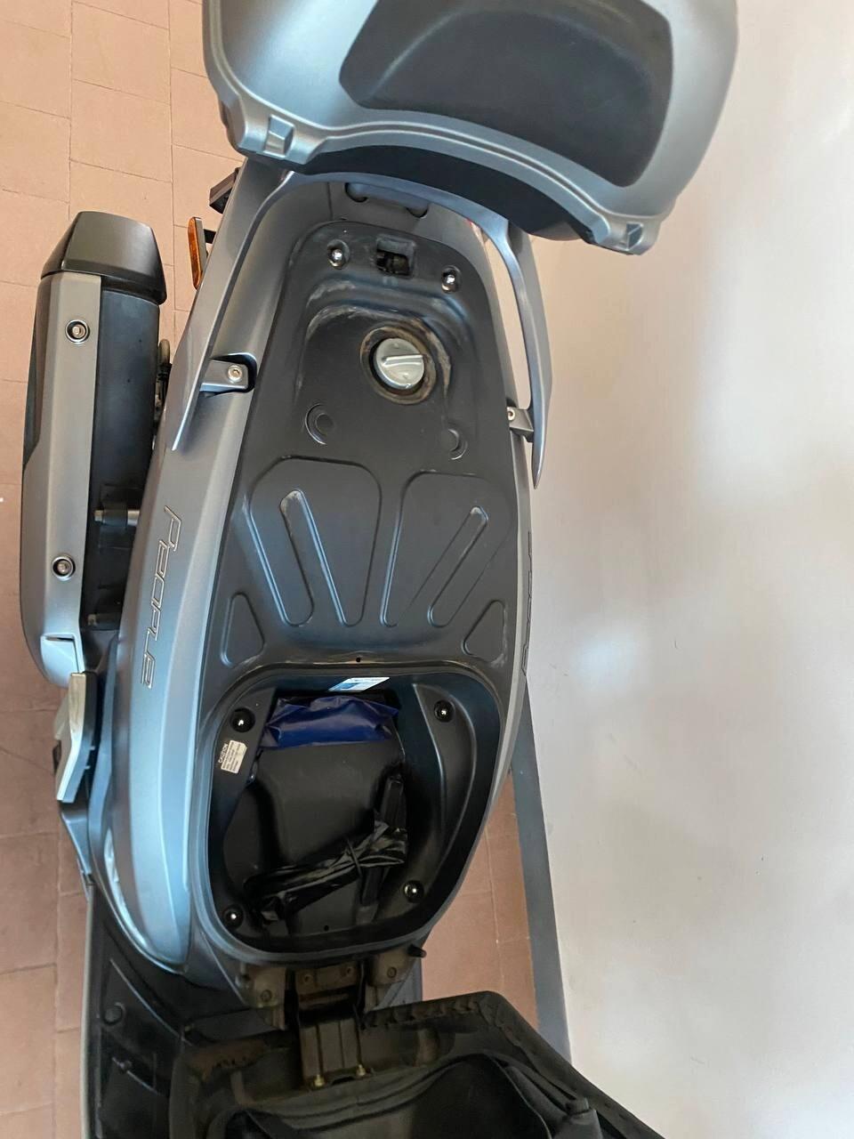 Kymco People GT300i gt