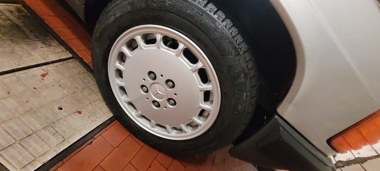 Mercedes-benz 190 2.0 E