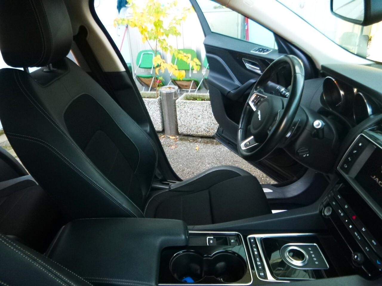 Jaguar F-Pace 2.0 D 180 CV AWD aut. R-Sport