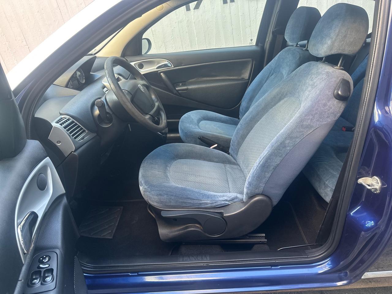 Lancia Ypsilon BICOLORE