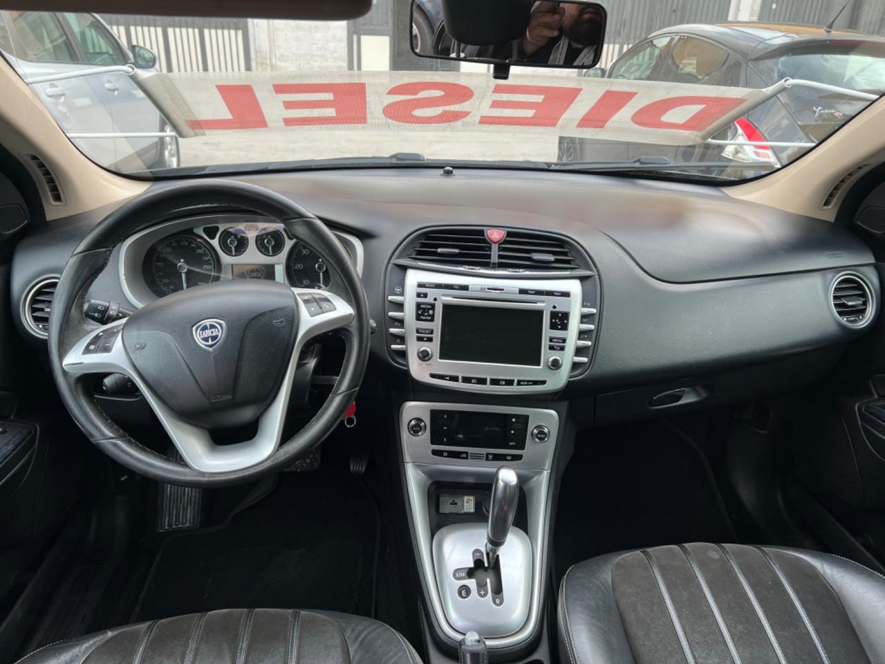 Lancia delta 1.6 diesel cambio automatico 2011