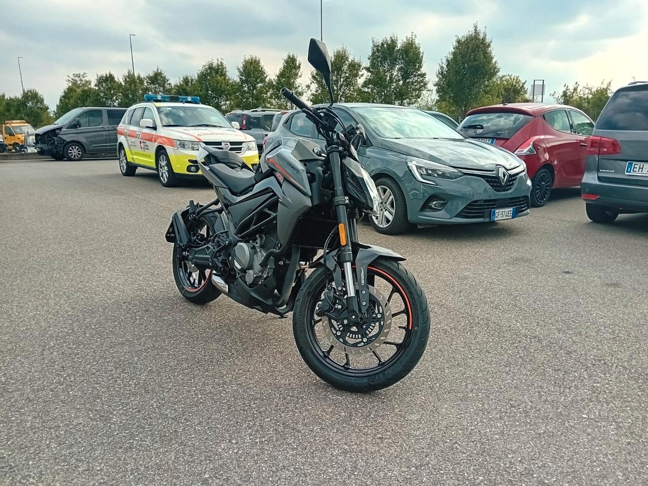 Cf Moto 300NK SOLO 4000 KM PRONTA ALL'USO