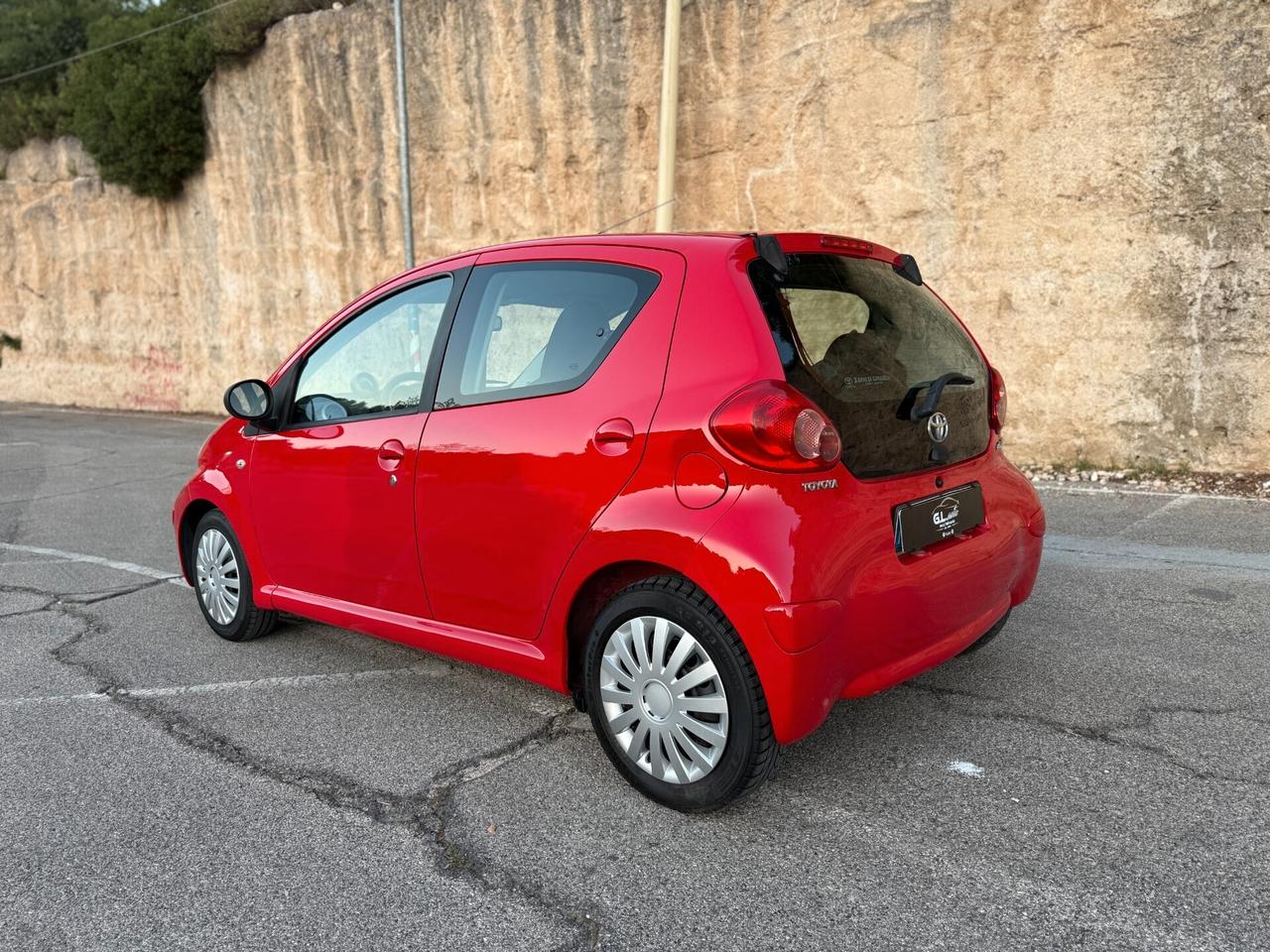 Toyota Aygo /1.0 68CV/NEOPATENTATI/5 POSTI/CLIMA
