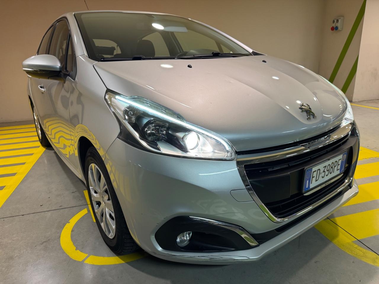 Peugeot 208 1.2 Benzina (leggermente grandinata)