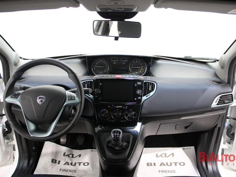 Lancia Ypsilon Ypsilon 1.0 firefly hybrid Silver s&s 70cv
