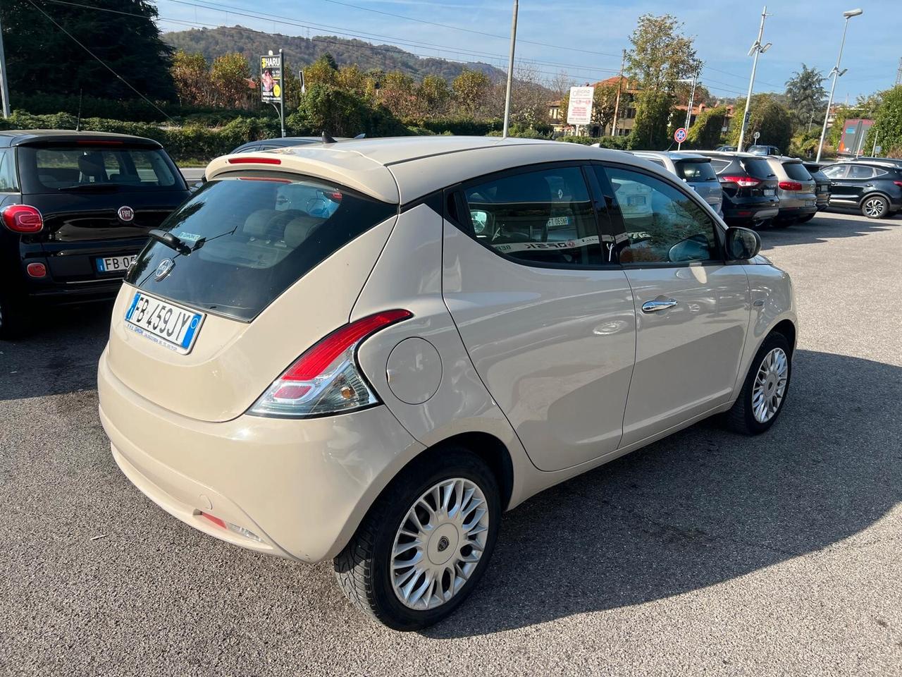 Lancia Ypsilon 2015 1.2 8v Platinum 69cv E6*ok neopatentati*