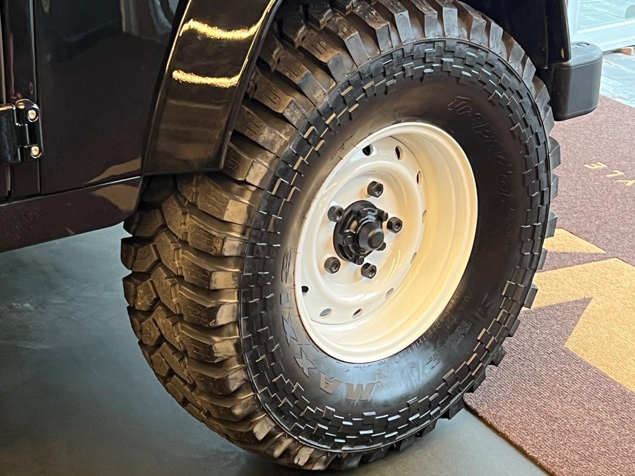 Land Rover Defender 110 2.4 TD4 Station Wagon SE