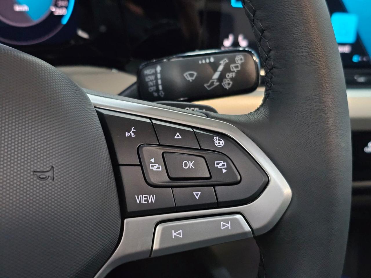 Volkswagen Golf ETSI MOVE LIFE C.16 Tetto Led Matrix Clima3Zone