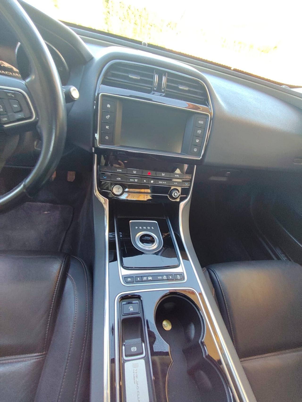 Jaguar XE 2.0 D Turbo 180CV aut. Portfolio km 129 mila permute e finanziamenti