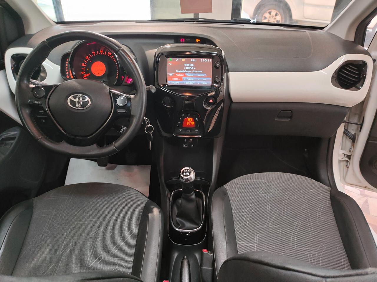 Toyota Aygo 1.0 VVT-i 69 CV 5 porte x-cite